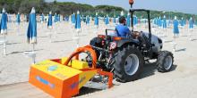 Свежие новости: В Очакове готовятся к летнему сезону, закупили пляжно-уборочную машину