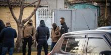 Фото новости: Двоим из банды рэкетиров удалось сбежать от СБУ в Николаеве Свежие новости: Двоим из банды рэкетиров удалось сбежать от СБУ в Николаеве
