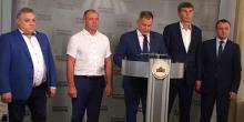 Фото новости: Николаевские нардепы потребовали от Гройсмана вернуть 100 миллионов на ремонт дорог в области Свежие новости: Николаевские нардепы потребовали от Гройсмана вернуть 100 миллионов на ремонт дорог в области