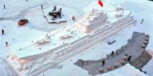 Свежие новости: В китайском Харбине из снега создали 50-метровую модель авианосца «Ляонин», построенного в Николаеве