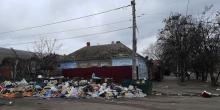 Свежие новости: Николаевцы жалуются на кучу мусора в центре города возле жилых домов