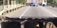 Фото новости: ВИДЕО: Перегруженная фура стала причиной обрушения моста, - Укравтодор Свежие новости: ВИДЕО: Перегруженная фура стала причиной обрушения моста, - Укравтодор