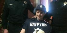 Свежие новости: ВИДЕО: Патрульные поддержали своего харьковского сослуживца, начавшего возвращаться к жизни после зверского избиения