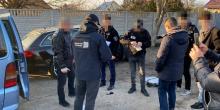 Свежие новости: Николаевское ГБР задержало инспектора таможенного поста на взятке за растаможку авто