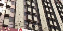Свежие новости: ВИДЕО: В центре Киева мужчина грозит спрыгнуть с третьего этажа, требует российского консула