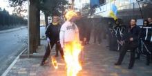 Свежие новости: Возле российского консульства в Одессе повесили и сожгли чучело Путина