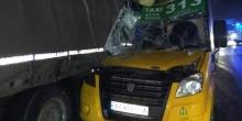 Фото новости: Под Киевом маршрутка с пассажирами протаранила грузовик Свежие новости: Под Киевом маршрутка с пассажирами протаранила грузовик