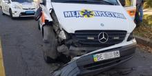 Фото новости: В центре Николаева столкнулись «скорая помощь» и Opel: движение затруднено Свежие новости: В центре Николаева столкнулись «скорая помощь» и Opel: движение затруднено