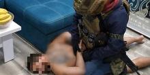 Фото новости: В Одессе разоблачили банду, которая под видом «сотрудников Интерпола» ввозила в Украину нелегалов и фальшивые доллары Свежие новости: В Одессе разоблачили банду, которая под видом «сотрудников Интерпола» ввозила в Украину нелегалов и фальшивые доллары