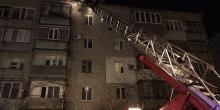 Свежие новости: ФОТО: Вчера в Вознесенке из-за пожара крыши жилой пятиэтажки спасателям пришлось эвакуировать 20 человек