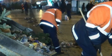 Фото новости: После  новогодней ночи из центра Киева выгребли более 100 тонн мусора Свежие новости: После  новогодней ночи из центра Киева выгребли более 100 тонн мусора