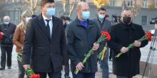 Свежие новости: Годовщина освобождения Украины: в Николаеве возложили цветы к мемориалу ольшанцам