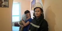 Свежие новости: В Снигиревке спасатели помогли матери, чей двухлетний сын случайно закрылся в квартире