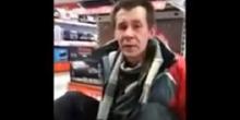 Фото новости: ВИДЕО: В Киеве вооруженный мужчина пытался ограбить магазин техники Свежие новости: ВИДЕО: В Киеве вооруженный мужчина пытался ограбить магазин техники