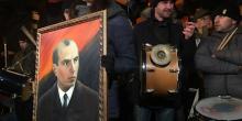 Фото новости: ОНЛАЙН-ТРАНСЛЯЦИЯ: В Киеве пройдет факельное шествие в честь дня рождения Бандеры Свежие новости: ОНЛАЙН-ТРАНСЛЯЦИЯ: В Киеве пройдет факельное шествие в честь дня рождения Бандеры