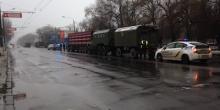 Свежие новости: ВИДЕО: В Николаеве грузовик местной фирмы врезался в колонну военной техники