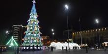 Фото новости: В Николаеве зажгли главную елку города Свежие новости: В Николаеве зажгли главную елку города