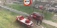 Свежие новости: Пожежа у столичній висотці: Рятувальники через вікно винесли напівживого хлопця