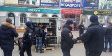 Свежие новости: В центре Николаева патрульные «оцепили» кофейный киоск