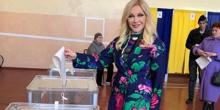 Свежие новости: Таисия Повалий вернулась из РФ и проголосовала на выборах