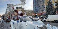 Свежие новости: В Николаеве «новогодний кортеж» Деда Мороза разъезжал по городу