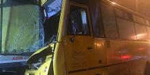 Свежие новости: ВИДЕО: В Киеве «маршрутка» влетела в стоящий грузовик – есть пострадавшие