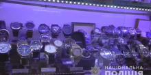 Фото новости: Николаевские полицейские разоблачили мошенницу, которая продавала подделки часов под видом дорогих брендов Свежие новости: Николаевские полицейские разоблачили мошенницу, которая продавала подделки часов под видом дорогих брендов