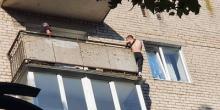 Свежие новости: В Николаева мужчина пытается прыгнуть с балкона