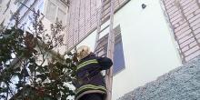 Свежие новости: В Первомайске спасатели взломали дверь квартиры человека, которому стало плохо