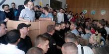 Фото новости: Драка в Ровенском областном совете Свежие новости: Драка в Ровенском областном совете
