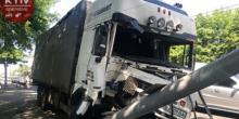 Свежие новости: Некерована вантажівка влаштувала жахливу ДТП в Києві