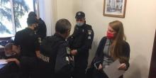 Свежие новости: В Николаеве глава комиссии горизбиркома пришла на заседание с полицией