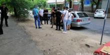 Фото новости: В Николаеве возле участковой избирательной комиссии находилась группа молодых людей, у одного из них изъяли пистолет Свежие новости: В Николаеве возле участковой избирательной комиссии находилась группа молодых людей, у одного из них изъяли пистолет