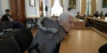 Свежие новости: ВИДЕО: 80-летняя пенсионерка приходит в горсовет в 58 раз - не дают участок под инвалидные коляски