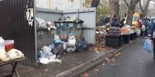 Свежие новости: В Николаеве  возле мусорных баков торговцы устроили продовольственную ярмарку