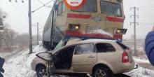 Свежие новости: ФОТО: Под Киевом поезд протаранил авто на переезде