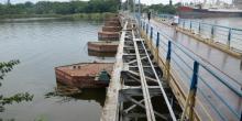 Свежие новости: В Николаеве затопило один из понтонов пешеходного моста через реку Ингул