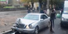 Свежие новости: В центре Николаева «Mercedes» врезался в заполненную маршрутку