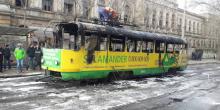 Свежие новости: В центре Одессы сгорел трамвай: пассажиры прыгали из окон