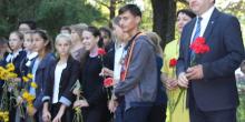 Свежие новости: Небайдужі вознесенці поклали квіти до пам’ятника партизанської слави