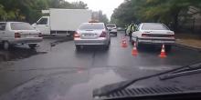 Свежие новости: ВИДЕО: В Николаеве легковушка сбила двоих маленьких детей, которые перебегали дорогу в неположенном месте