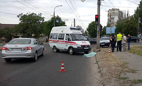 Свежие новости: В Херсоне «скорая» насмерть сбила женщину на пешеходном переходе