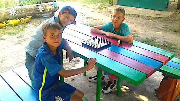 Свежие новости: З новими лавками та столами стало зручніше –подяка Григоряну та Ганіченко