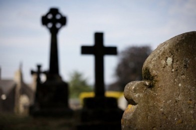 Свежие новости: Бизнес на кладбище: предприниматель под предлогом ремонта ограды кладбища в Терновке присвоил более 100 тыс. грн.