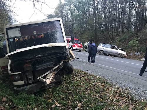 Свежие новости: ФОТО: Под Львовом автобус с пассажирами попал в аварию, много пострадавших