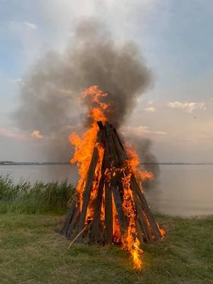 Свежие новости: На Николаевщине устроили гуляние по случаю Ивана Купала на берегу Южного Буга