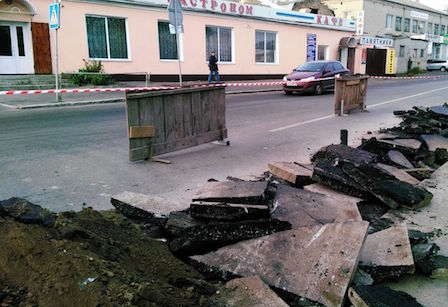 Свежие новости: При прокладке канализации разбили новую дорогу – николаевцы возмущаются таким планированием работ