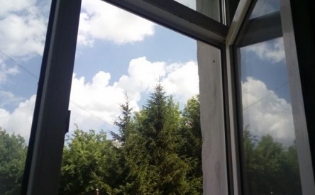 Свежие новости: В Киеве из окна 4 этажа школы выпала 12-летняя девочка