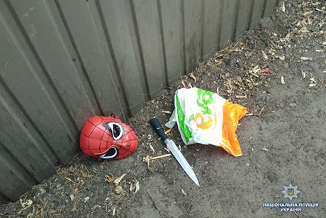 Свежие новости: В Киеве мужчина в маске человека-паука ограбил три пункта выдачи кредитов