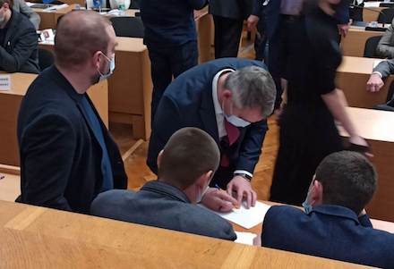 Свежие новости: Сенкевич испортил бюллетень для голосования